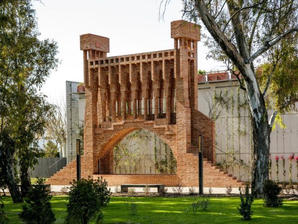 Ioga a la Cascada Gaudí