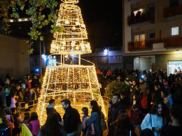 Encesa de l'arbre de Nadal d'Olesa