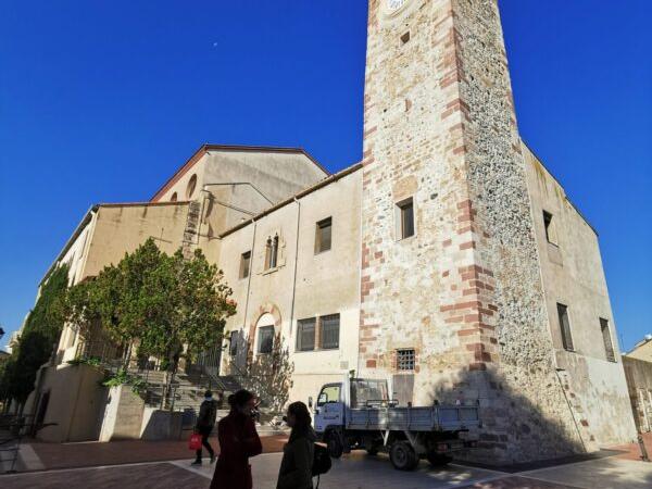 Ruta guiada pel centre del municipi i Torre del Rellotge + Degustació de vins i formatges