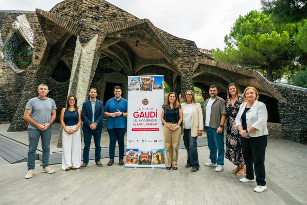 Regidors i regidores dels ajuntaments de Sant Feliu de Llobregat, Esplugues de Llobregat, Sant Boi de Llobregat, Sant Joan Despí i Cornellà de Llobregat amb la Fundació Rubricatus. 