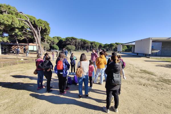 L'equip del Consorci de Turisme participa en la Jornada de neteja de platja del Prat