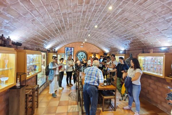 Els Punts d'Informació del Baix Llobregat visiten el Celler i Museu del Vi i del Cava Ramon Canals i els Balcons de Montserrat de Castellví de Rosanes