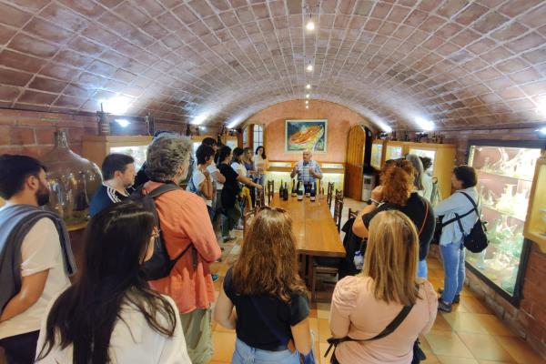 Els Punts d'Informació del Baix Llobregat visiten el Celler i Museu del Vi i del Cava Ramon Canals i el Balcó de Montserrat de Castellví de Rosanes