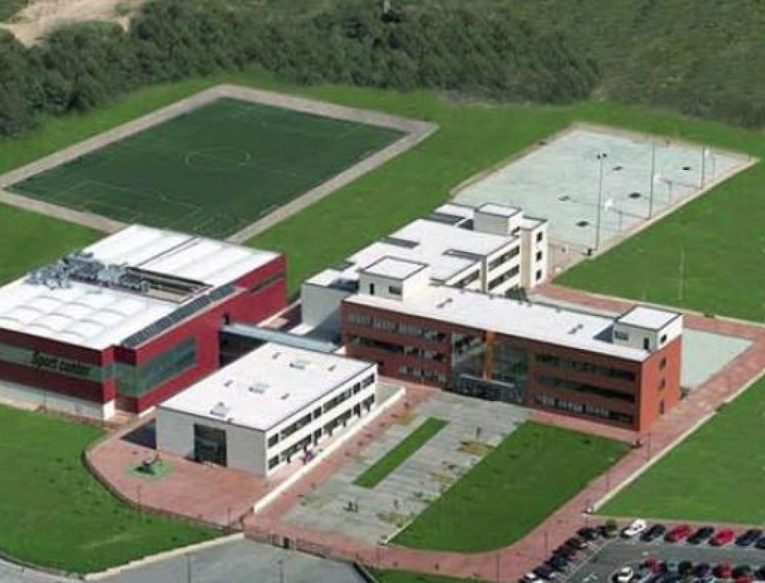 Instal·lacions esportives d'Àgora Interational School a Sant Esteve Sesrovires. FOTO AGORA International School.jpg